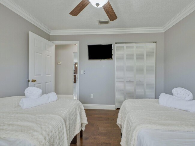 Building Photo - 1127 Sea Pines Way