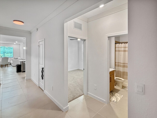 Building Photo - 5989 SE Sky Blue Cir