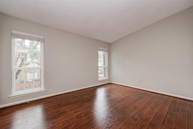 Building Photo - 10615 Briar Forest Dr