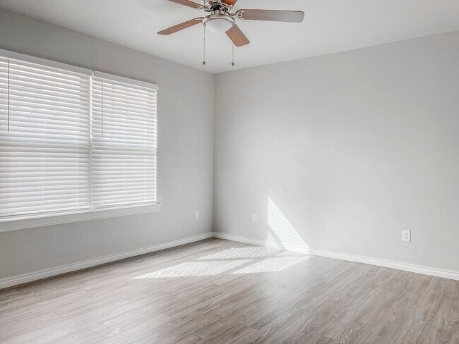 Building Photo - Savor the Sophistication of This Lovely 3-Bedroom!