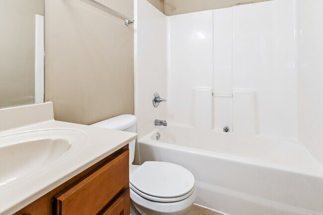 Building Photo - 1319 Farwoods Dr