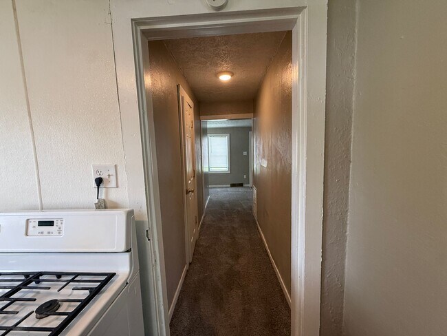 Building Photo - Cozy 1 Bed 1 Bath - Available Now!