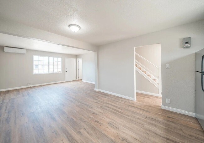 Building Photo - 2108-2108 Drescher St