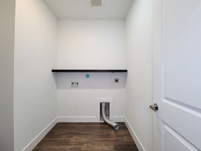 Building Photo - Very functional floor plan, has game room/home office, covered back patio on a big lot. Primary o...