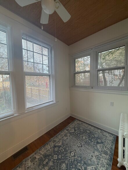 Great light in bonus room - 2808 Floyd Ave