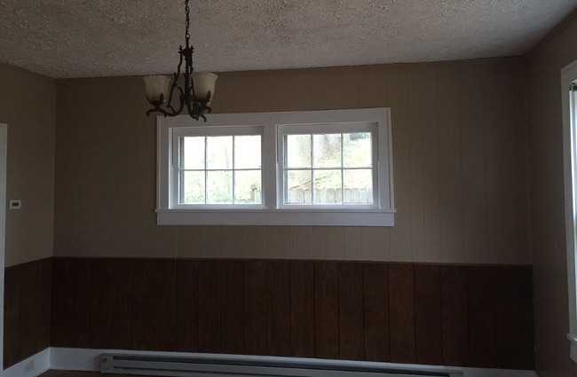 Building Photo - 2705 Valley View Ave