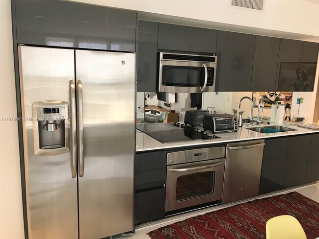 Building Photo - 31 SE 6th St