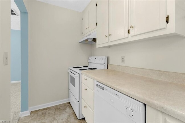 Building Photo - 6661 Cedar Lake Dr