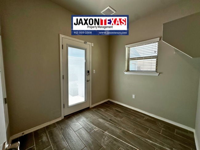 Building Photo - 220 Dora Baltea Pl