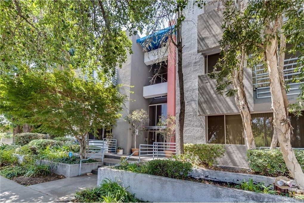 Building Photo - 5151 Balboa Blvd