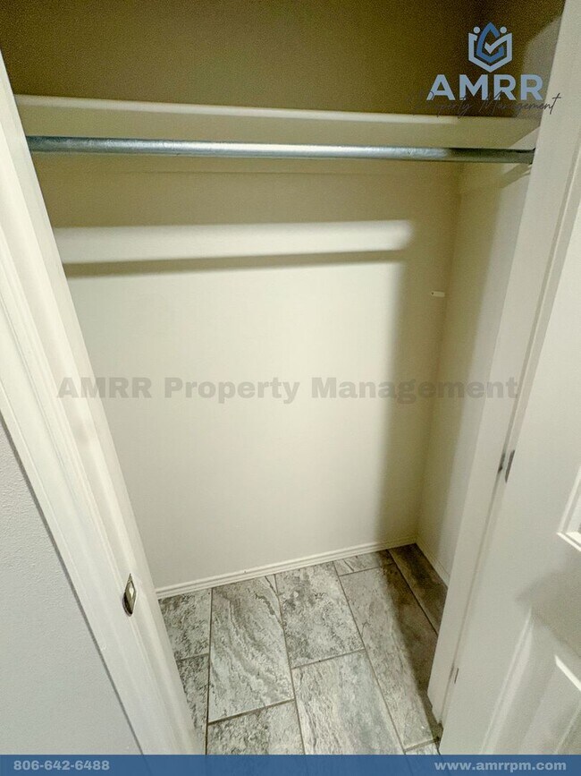 Building Photo - Easy Living with AMRR: Spacious 3-Bedroom Home