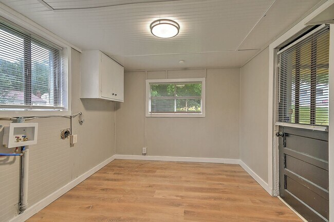 Building Photo - 1712 Oaklawn St