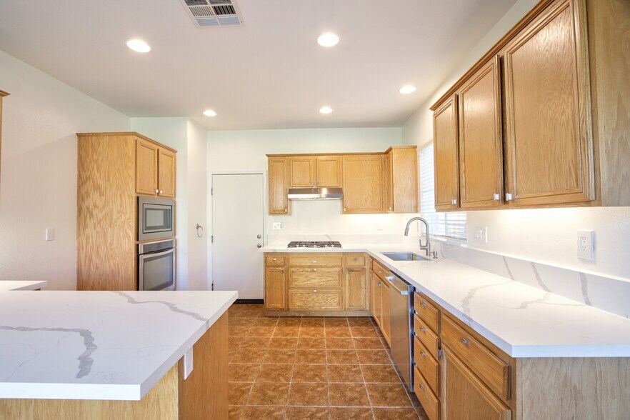 Building Photo - 36329 Capri Dr