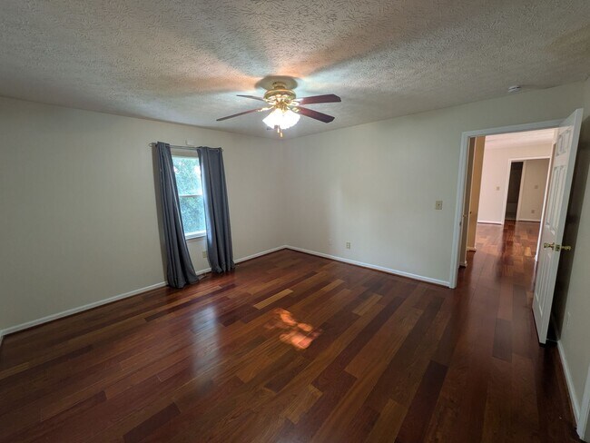 Building Photo - 6008 Yeaton Glen Dr