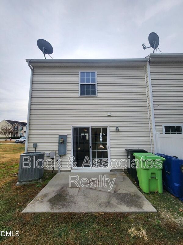 Building Photo - 2010 Grassy Banks Drive