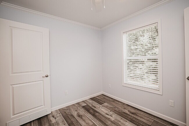 Building Photo - Inviting 3 bed, 2 bath Mount Pleasant rental