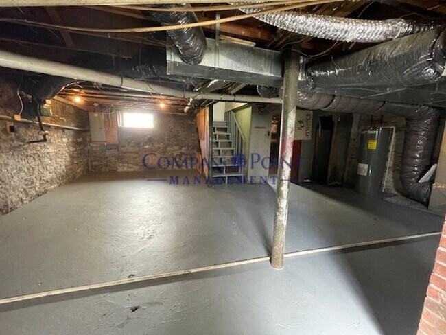 Building Photo - Newly Renovated Just For You!