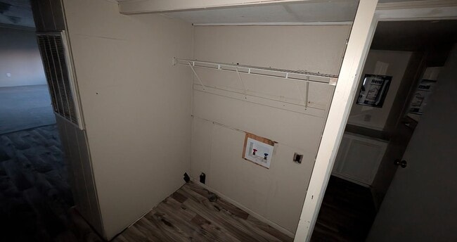 Building Photo - 3965 Tenniel Dr