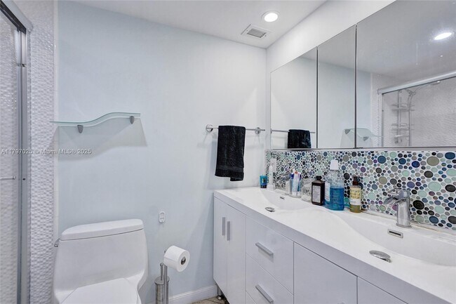 Building Photo - 3180 S Ocean Dr
