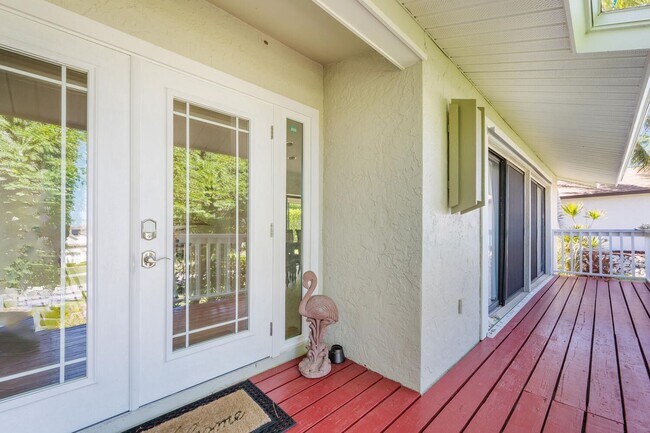 Building Photo - Hillside Home-3 bedrooms- 2 baths -2 car garage- Furnished-Available Now !