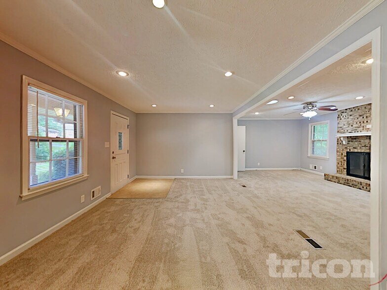 Building Photo - 430 Beaumont Dr SW