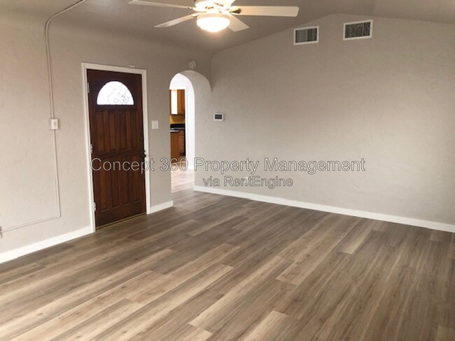 Building Photo - 1061 E Market St