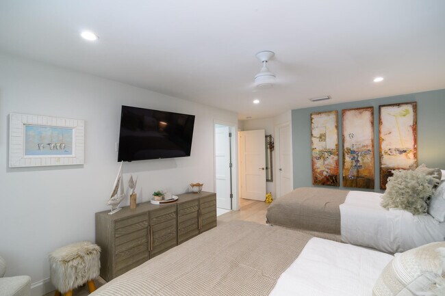 Building Photo - 5246 Boca Marina Cir S