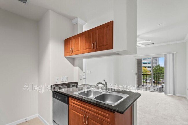 Building Photo - 12929 Centre Park Cir