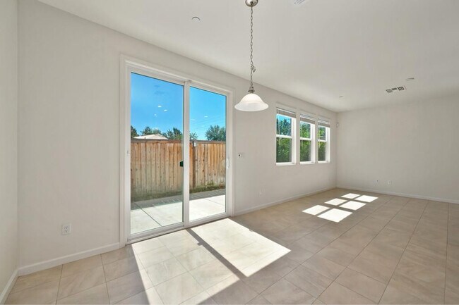 Building Photo - 4600 Ocean Ln
