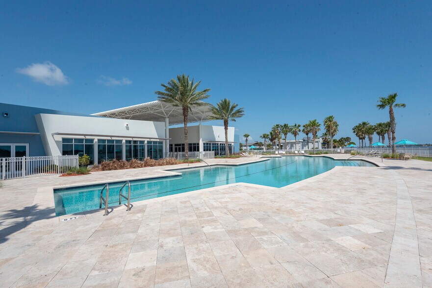 Building Photo - 231 Riverside Dr