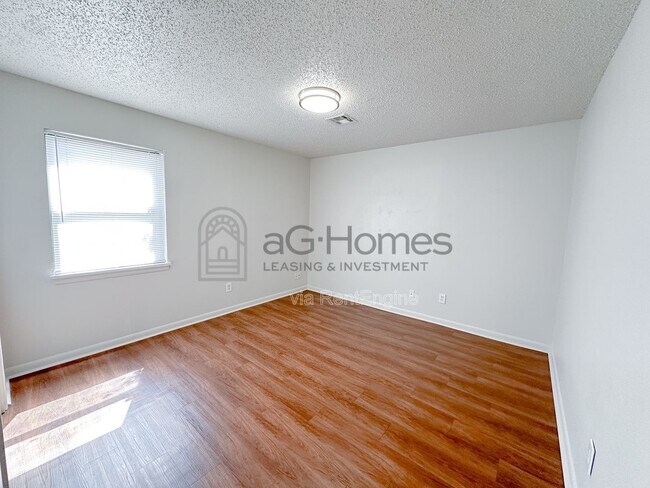 Building Photo - 3032 NW 70th St
