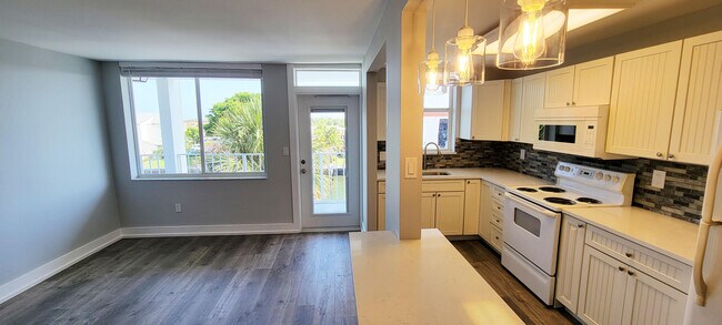 Building Photo - 108 Paradise Harbour Blvd