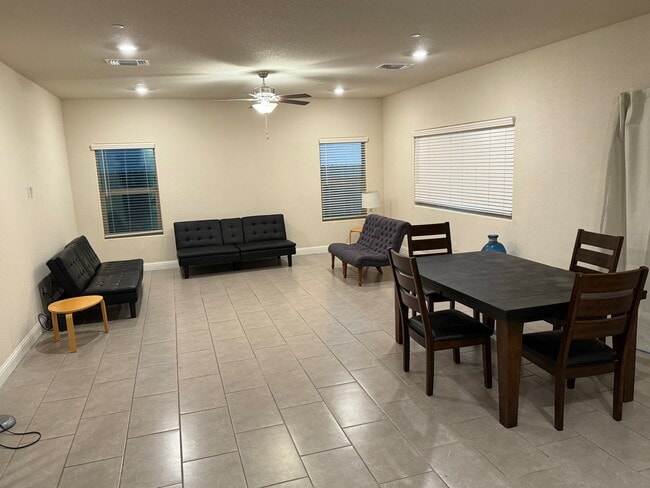 Building Photo - 2306 Malaspina Dr