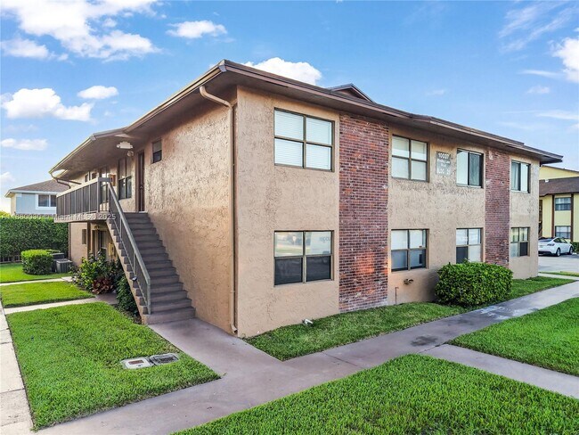 Building Photo - 10037 Winding Lake Rd