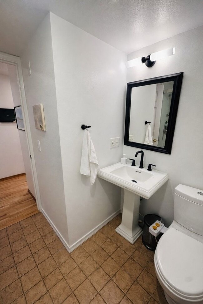 Building Photo - 5Bd/2.25Ba Bellevue House