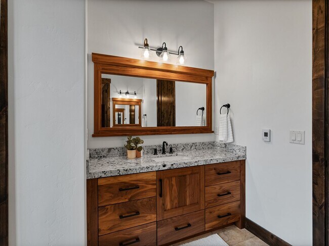 Building Photo - 1075 N Oquirrh Mountain Dr