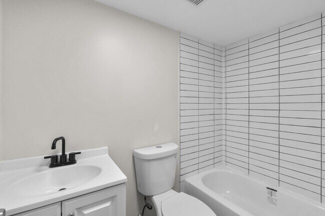 Building Photo - 3326 Noble St