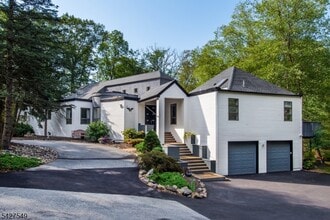 Building Photo - 4 Springwood Terrace