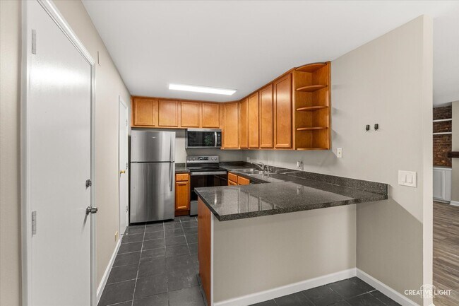 Building Photo - 1601 Fairway Dr