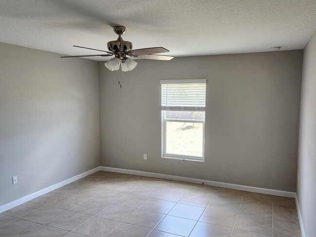 Building Photo - 3197 SW Armucher St