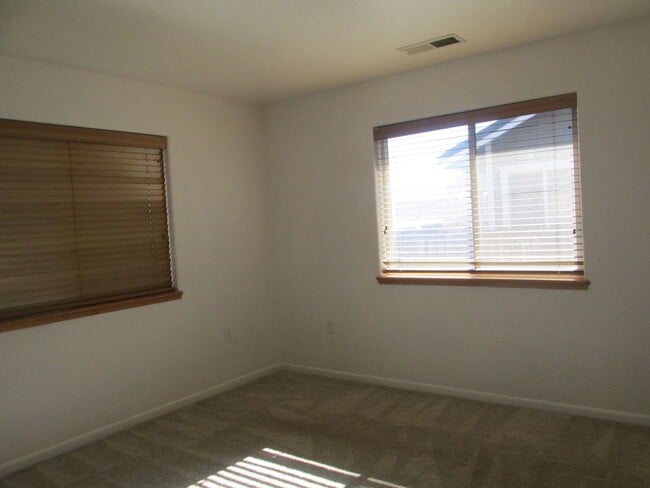 Building Photo - 585 N Mesa St