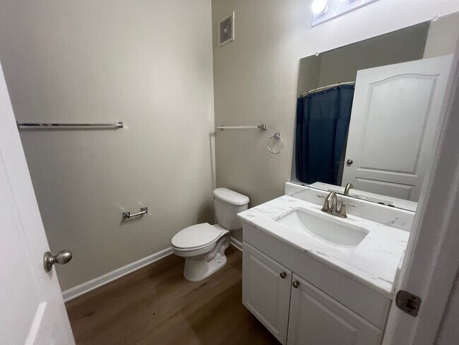 Building Photo - 8819 Villa View Cir