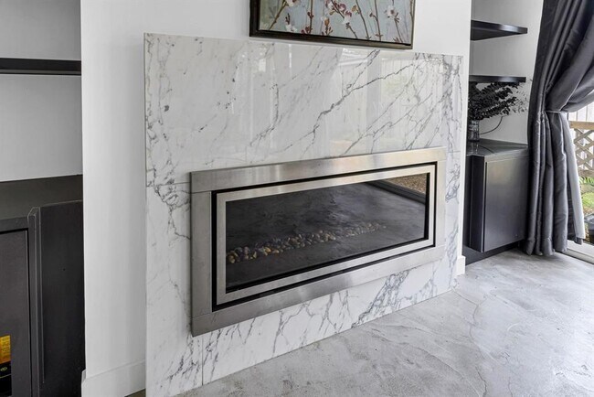 Building Photo - 5878 Valley Forge Dr