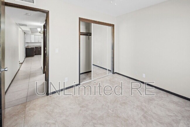 Building Photo - 2960 Star Dr