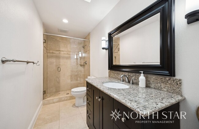 Building Photo - Stunning Lake Oswego Home with Space for E...