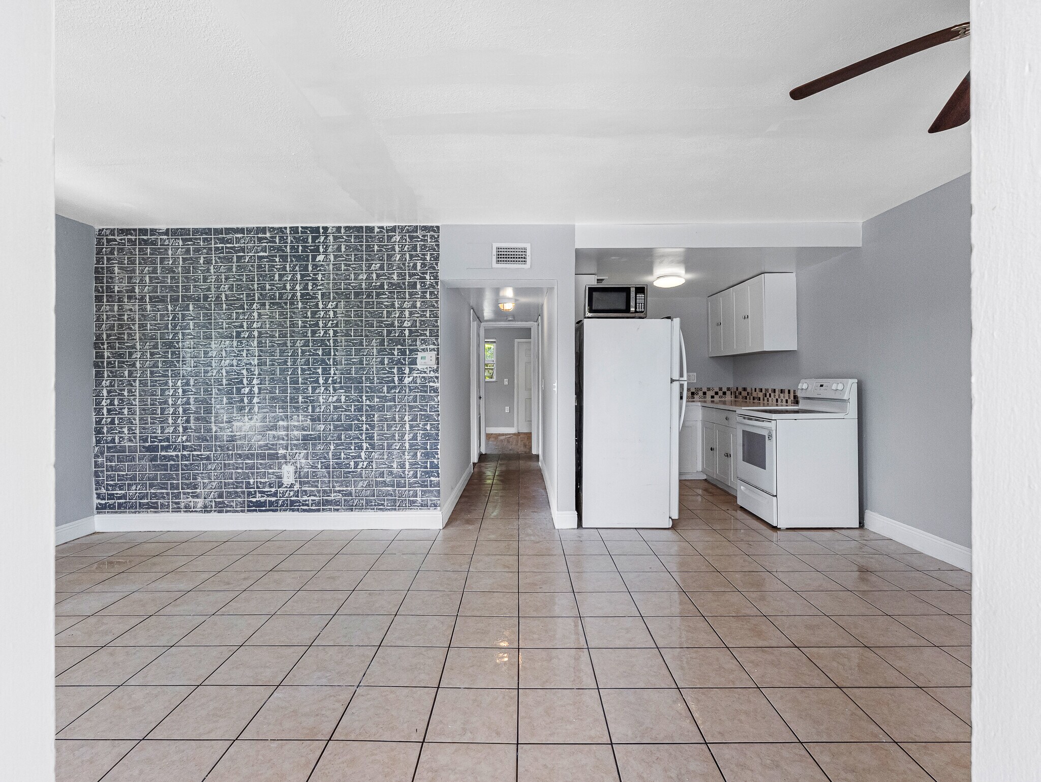 Lots of space - 311 Avanda Ct
