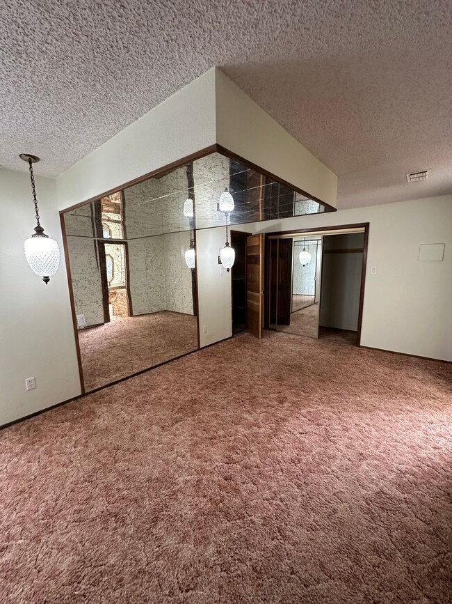 Building Photo - A Large 2 Bed with Sauna and walk in Jacuzzi! Large Rec Room!