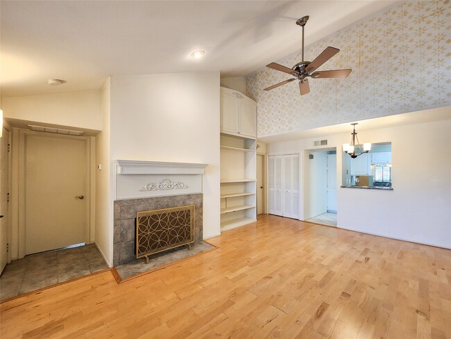 Building Photo - 1860 White Oak Dr