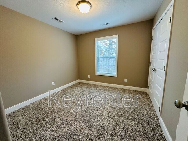 Building Photo - 8025 Poplar Grv Ln