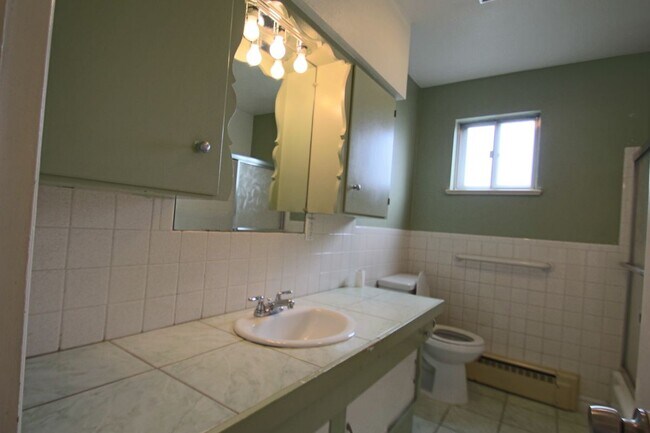 Building Photo - 2565 Willow Ln